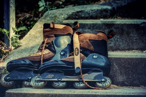 photo d'une paire de roller sur la piste de Vermenton