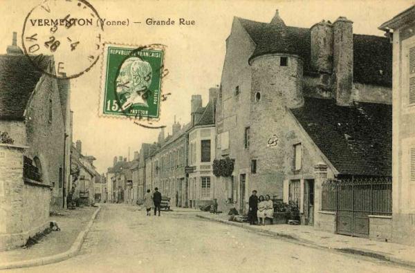 Grande rue à Vermenton