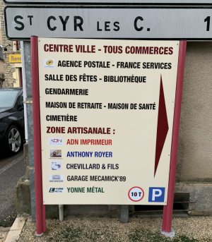 Janvier : Panneaux bas rue Général Leclerc (imprimés par ADN et financés par La Poste)