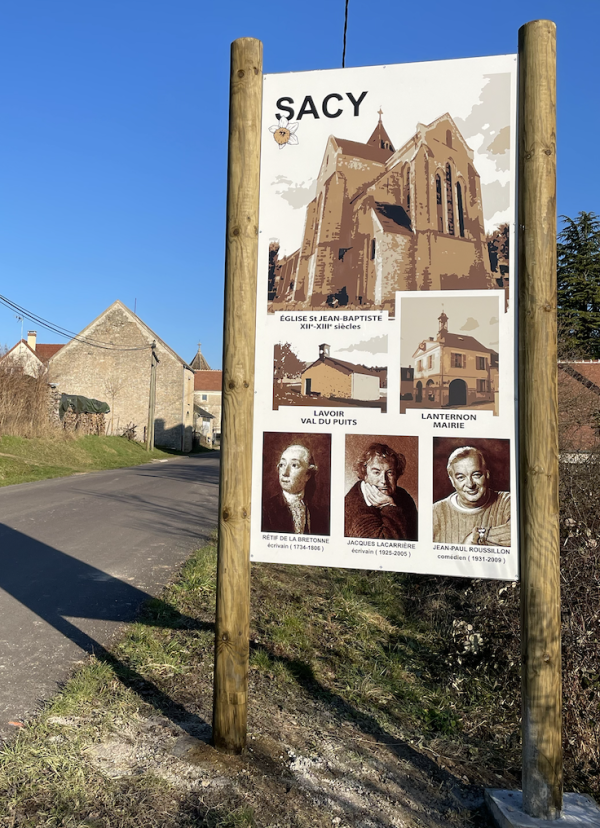 Janvier : panneau patrimoine Sacy entrée côté Vermenton