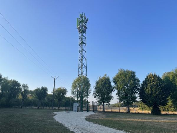 Juillet : pylône Bouygues stade